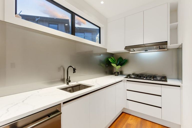 Photo of property in 4 Taku Close, Long Bay, Auckland, 0630