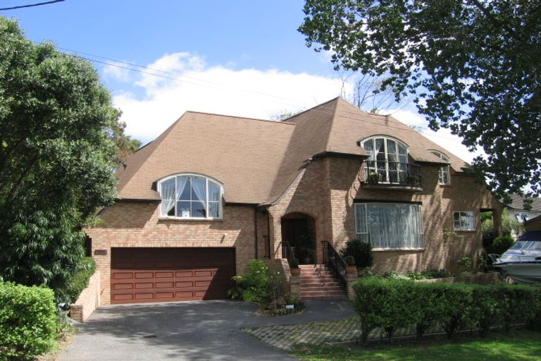 Photo of property in 2/4 Braemar Road, Castor Bay, Auckland, 0620