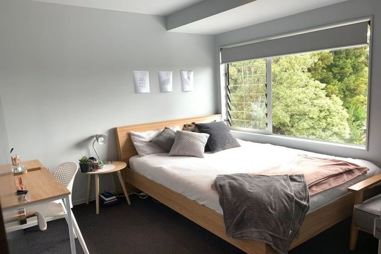 Photo of property in 10 Springwater Vale, Unsworth Heights, Auckland, 0632