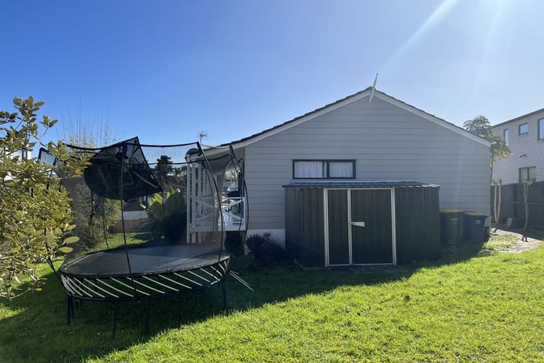 Photo of property in 40 Santiago Crescent, Unsworth Heights, Auckland, 0632