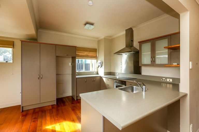 Photo of property in 4 Mclean Street, Strandon, New Plymouth, 4312