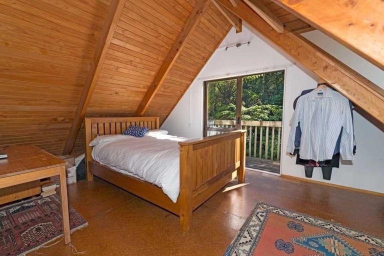 Photo of property in 789a Scenic Drive, Henderson Valley, Auckland, 0612