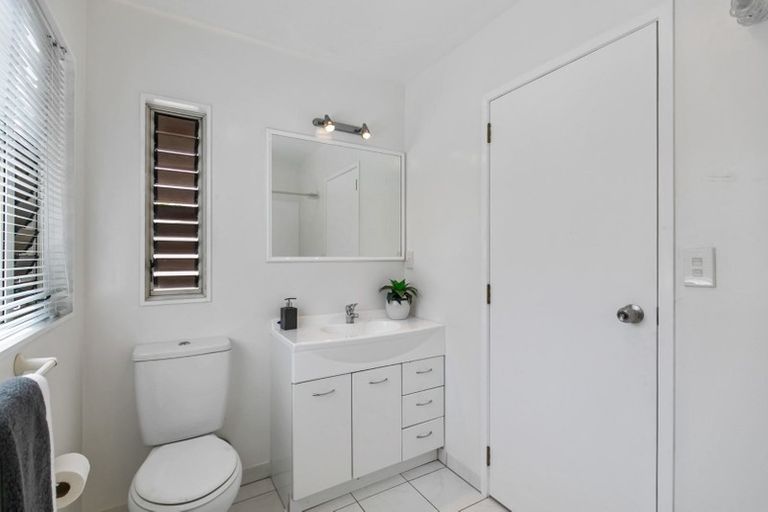 Photo of property in 1/21 Stafford Road, Northcote Point, Auckland, 0627