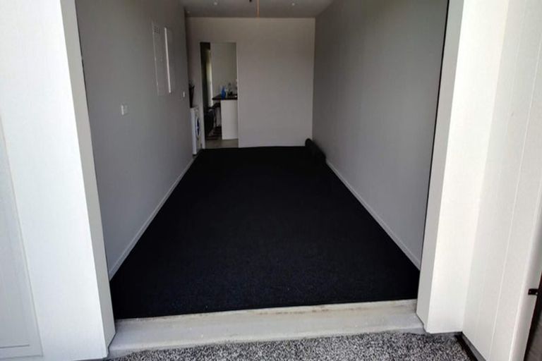 Photo of property in 21 Regiment Road, Papakura, 2110