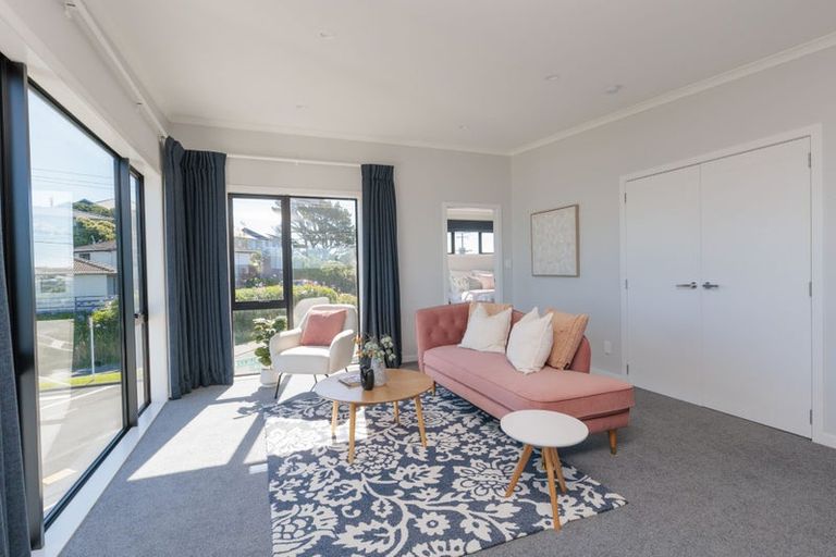 Photo of property in 46 Domett Street, Newlands, Wellington, 6037