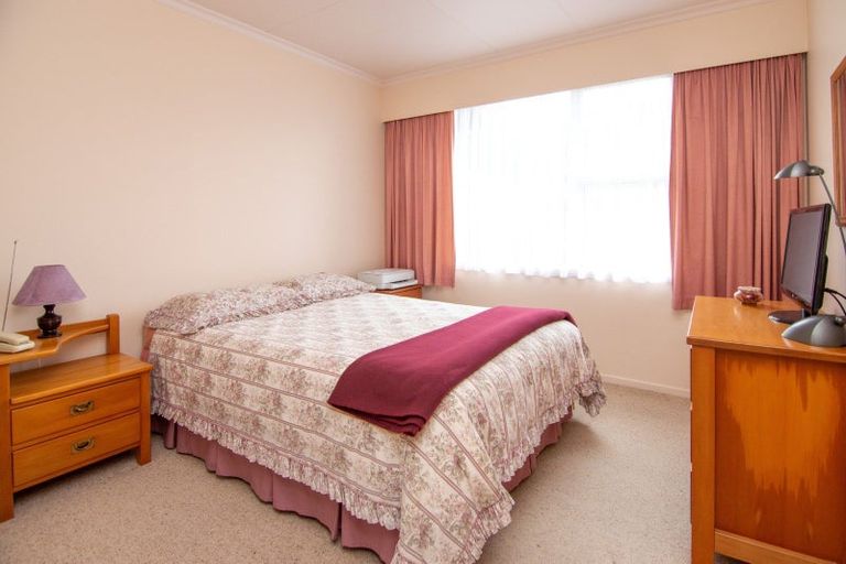 Photo of property in 27 Raglan Avenue, Cloverlea, Palmerston North, 4412