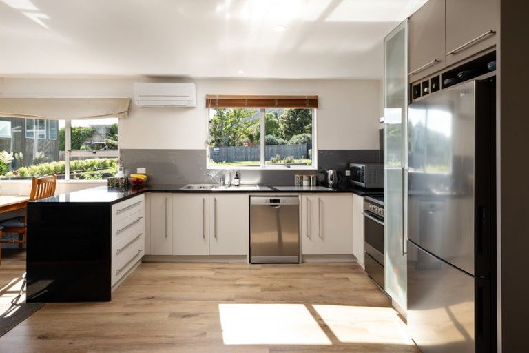 Photo of property in 321 Waikawa Road, Waikawa, Picton, 7220