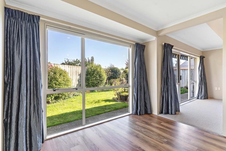 Photo of property in Holdsworth Villas, 1/2 William Donald Drive, Solway, Masterton, 5810