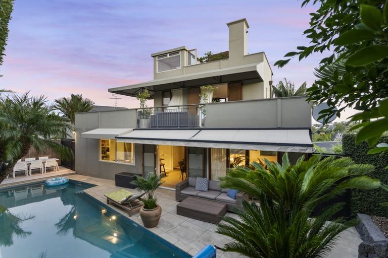 Photo of property in 27a Peter Terrace, Castor Bay, Auckland, 0620