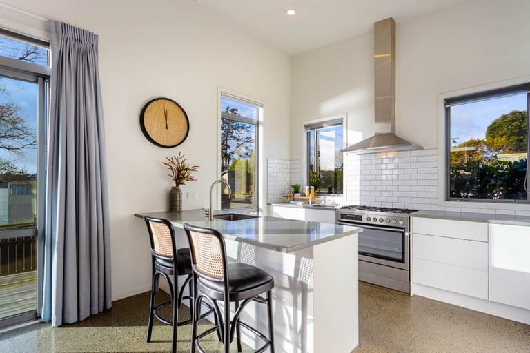 Photo of property in 12b Chapman Road, Te Atatu Peninsula, Auckland, 0610