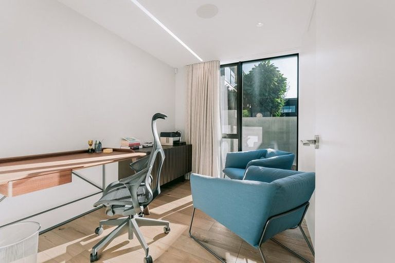 Photo of property in 124 Marine Parade, Mount Maunganui, 3116