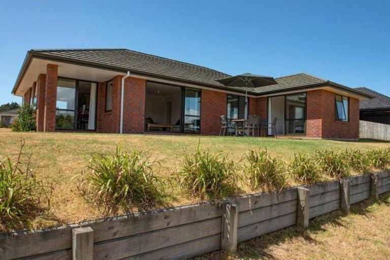 Photo of property in 6 Pukeko Street, Ruakaka, 0116