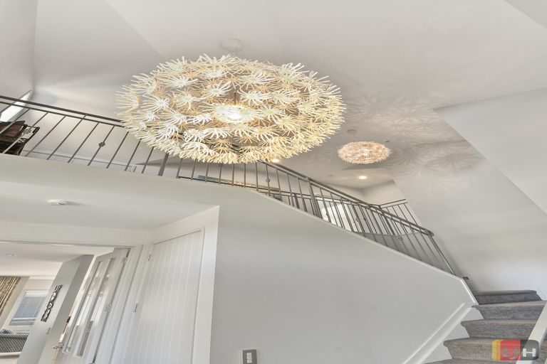 Photo of property in 2 Portofino Point, Karaka, Papakura, 2113