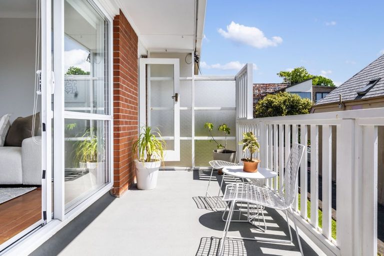 Photo of property in 1/264 Lake Road, Hauraki, Auckland, 0622
