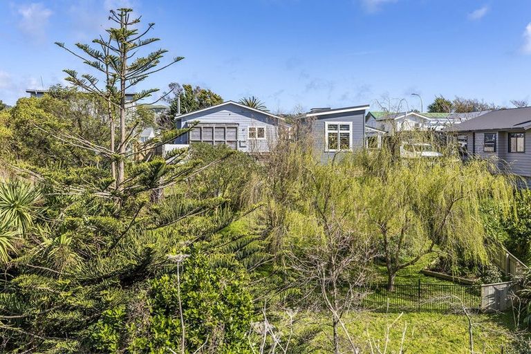 Photo of property in 31 Kapiti Crescent, Titahi Bay, Porirua, 5022