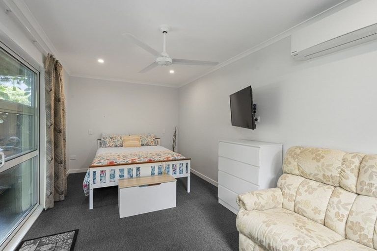 Photo of property in 4 Robert Grove, Paraparaumu, 5032