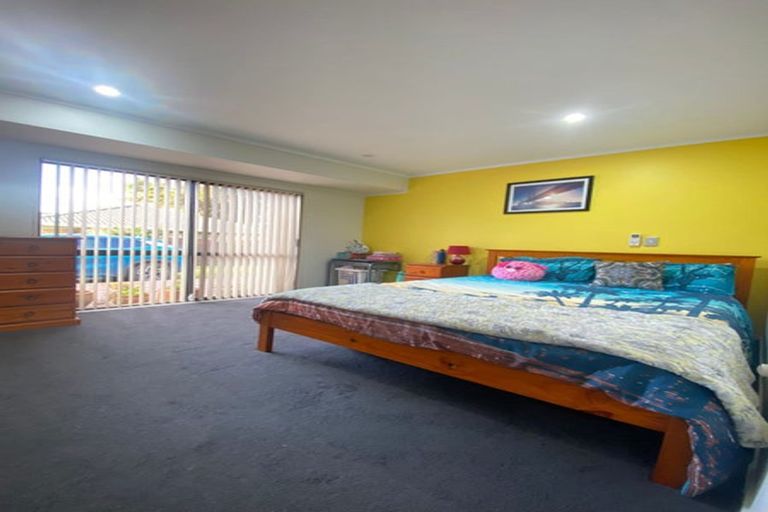 Photo of property in 1/117 Clevedon Road, Papakura, 2110