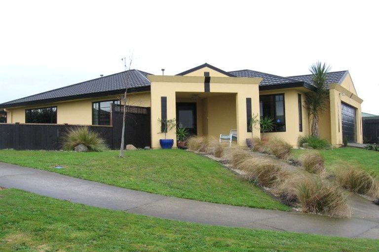 Photo of property in 1 Logan Way, Kelvin Grove, Palmerston North, 4414