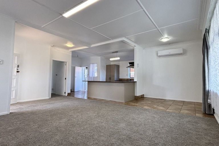 Photo of property in 17 Cambridge Terrace, Papatoetoe, Auckland, 2025