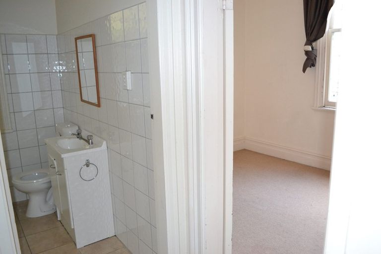 Photo of property in 2/106 Glenmore Street, Northland, Wellington, 6012