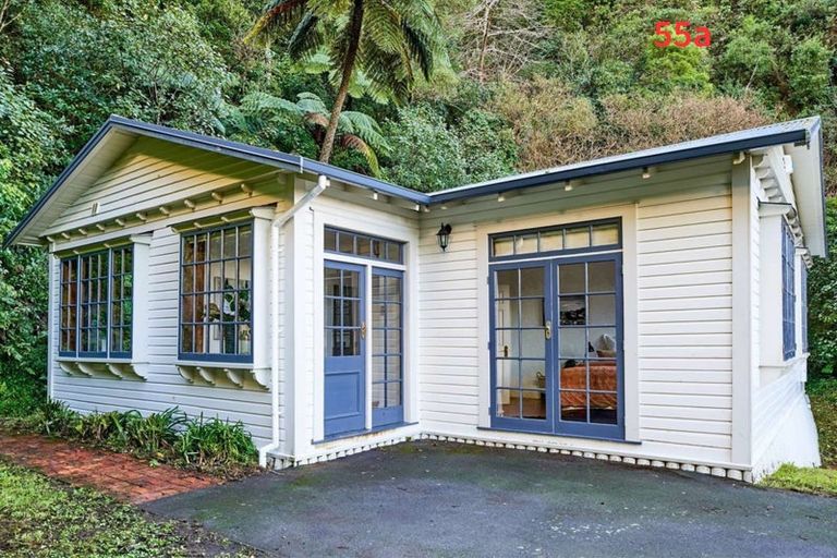 Photo of property in 55 Garden Road, Northland, Wellington, 6012