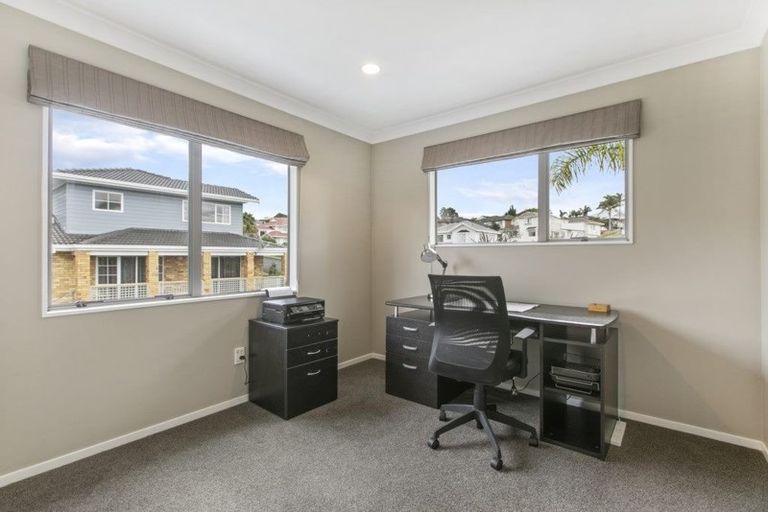 Photo of property in 62 Lagoon Way, West Harbour, Auckland, 0618