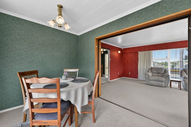 Photo of property in 1 Colonial Place, Kelvin Grove, Palmerston North, 4414