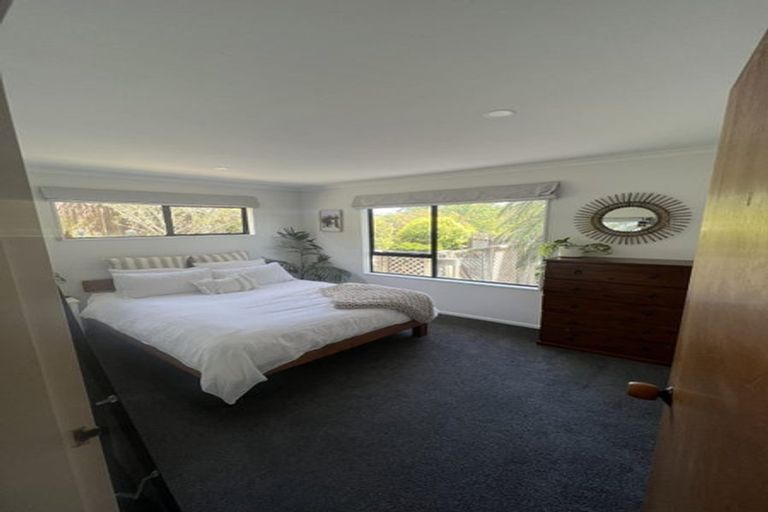 Photo of property in 10 Albatross Close, Whitby, Porirua, 5024