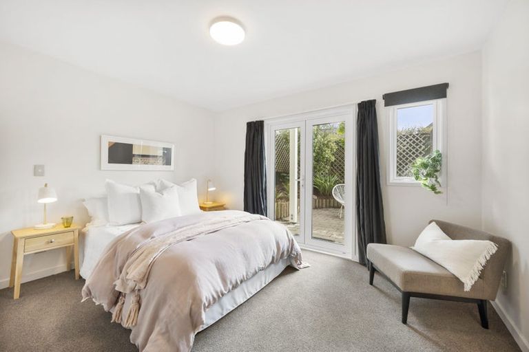Photo of property in 11 Lawson Place, Mount Victoria, Wellington, 6011