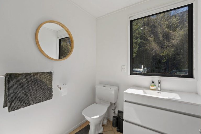 Photo of property in 8b Cresta Lane, Frankton, Queenstown, 9300