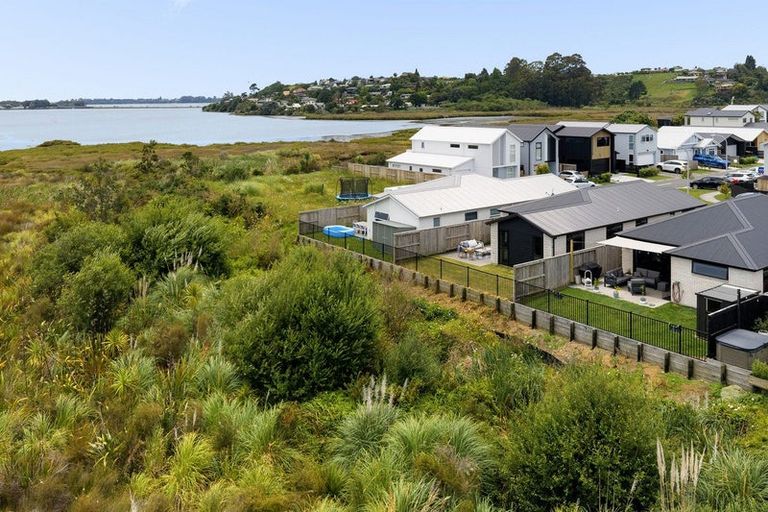 Photo of property in 19 Hinaki Street, Poike, Tauranga, 3112