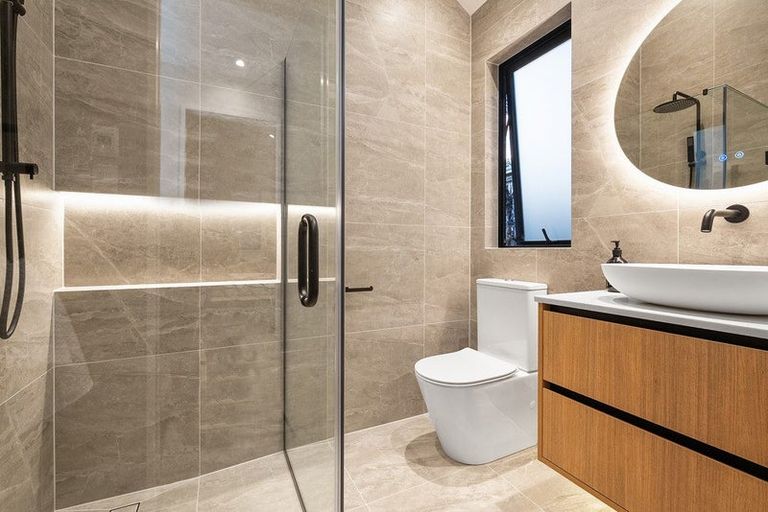 Photo of property in 15c Kiri Place, Mairangi Bay, Auckland, 0630