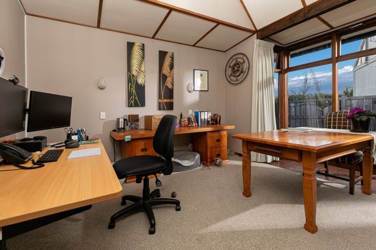 Photo of property in 15 Fairlea Road, Te Atatu South, Auckland, 0610