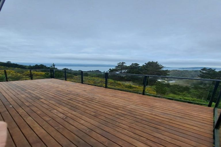 Photo of property in 16 Piper Way, Newlands, Wellington, 6037