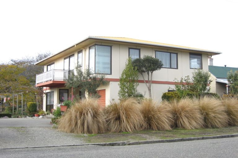 Photo of property in 16 Durham Street, Tapanui, 9522