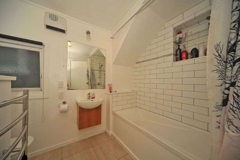 Photo of property in 66 Hawker Street, Mount Victoria, Wellington, 6011