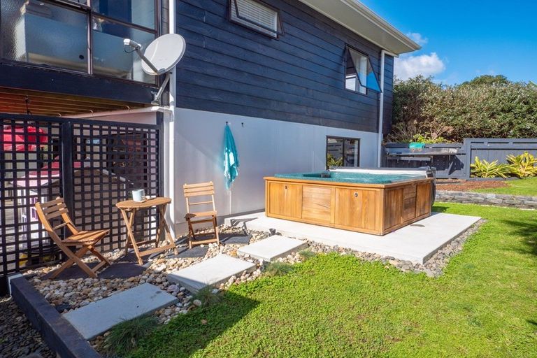 Photo of property in 19 Stratford Drive, Cable Bay, 0420