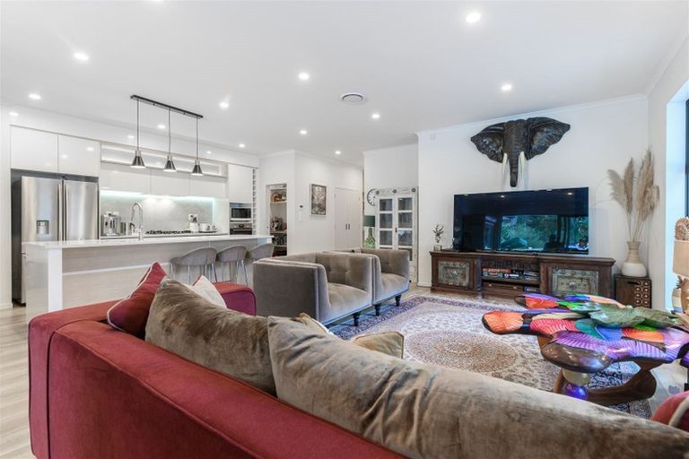 Photo of property in 26 Konoba Avenue, Kumeu, 0810