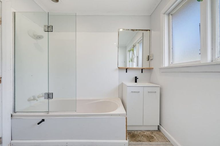 Photo of property in 317 Wainoni Road, Avondale, Christchurch, 8061