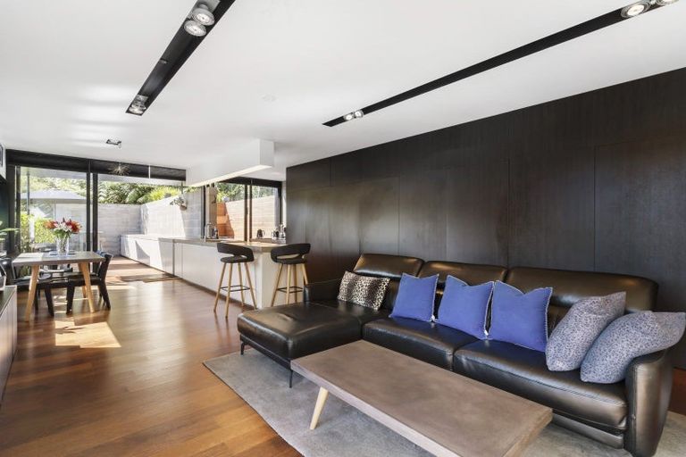 Photo of property in 20a Montgomery Avenue, Karori, Wellington, 6012