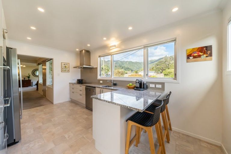 Photo of property in 3 Tawhai Street, Stokes Valley, Lower Hutt, 5019