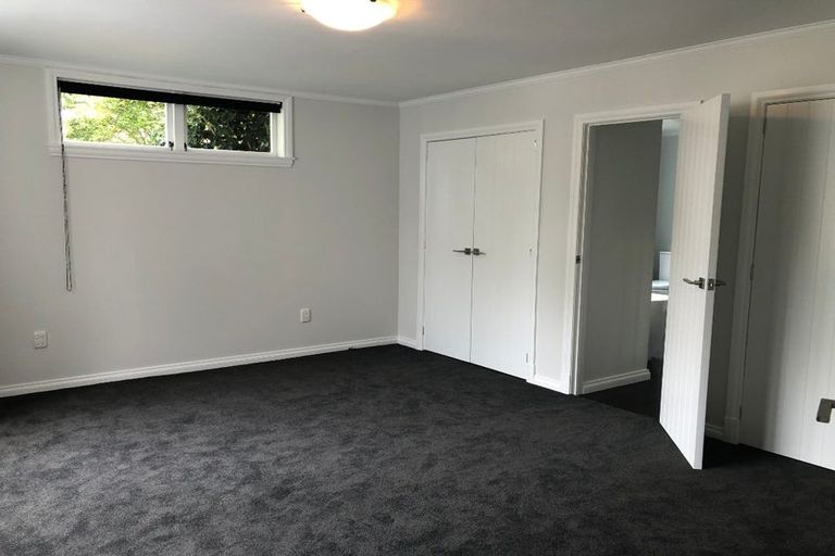 Photo of property in 25 Taupaki Road, Taupaki, Henderson, 0782