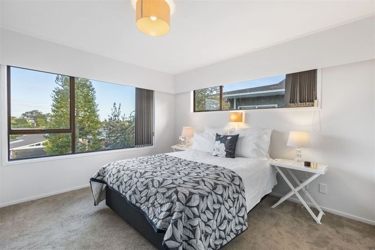 Photo of property in 54 Meadowvale Avenue, Forrest Hill, Auckland, 0620