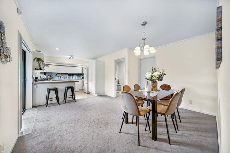 Photo of property in 2/32 Headcorn Place, Botany Downs, Auckland, 2010