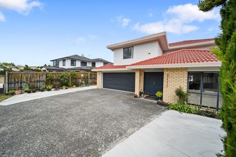 Photo of property in 4 Figtree Terrace, Goodwood Heights, Auckland, 2105