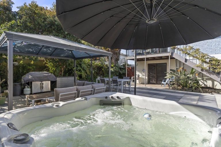 Photo of property in 6 Links Avenue, Mount Maunganui, 3116