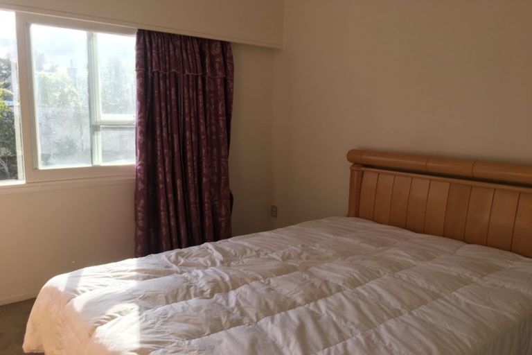 Photo of property in 1/369 East Coast Road, Mairangi Bay, Auckland, 0630