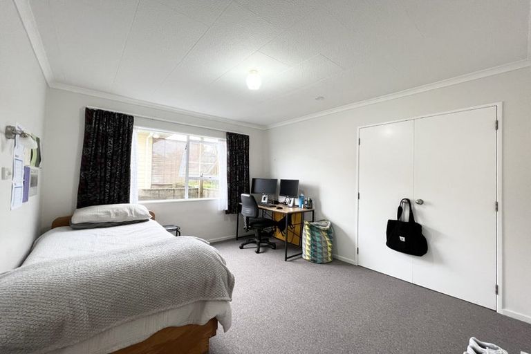 Photo of property in 1/19 Hauraki Crescent, Pinehill, Auckland, 0632