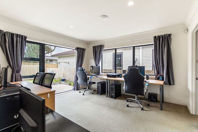 Photo of property in 94 Collingwood Road, Waiuku, 2123