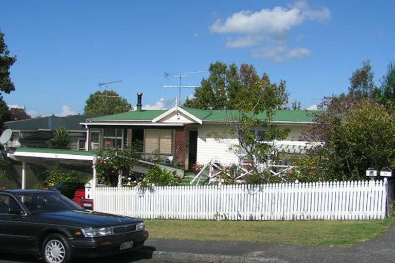 Photo of property in 2/6 Tyne Road, Forrest Hill, Auckland, 0620